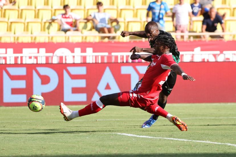 Affrontement épique entre Lens et Monaco dans un match crucial de la Ligue 1