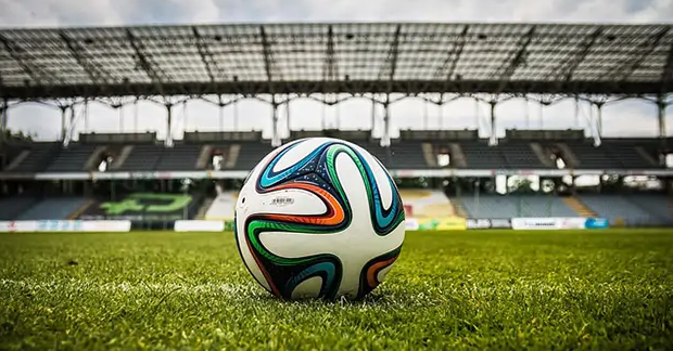 Vivez l&rsquo;Excitation du Match de Foot en Direct au Stade