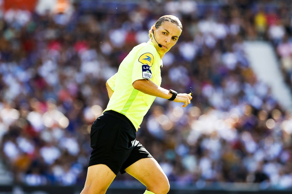 Stéphanie Frappart : Une Pionnière de l&rsquo;Arbitrage Sportif